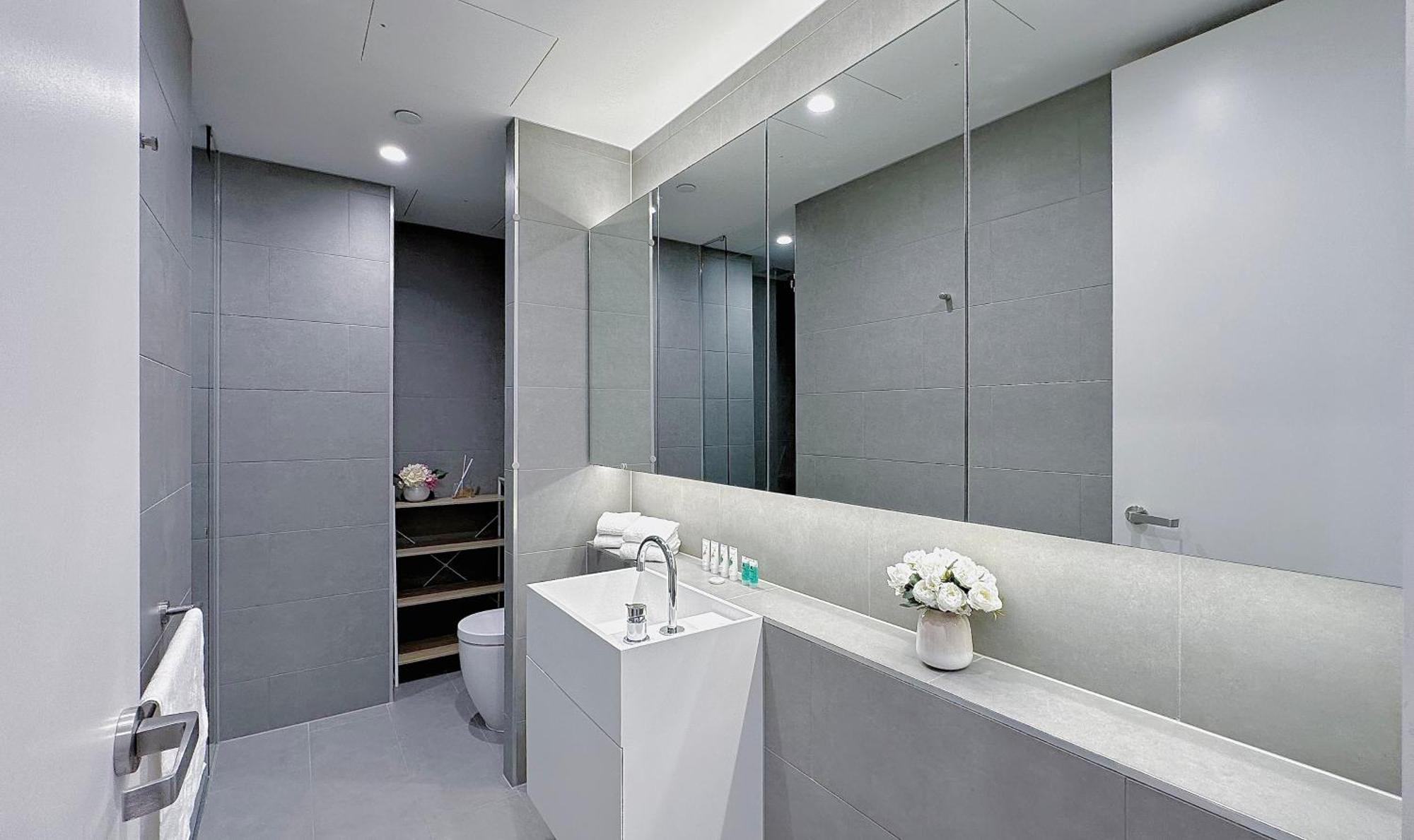 84 Floor/splendid View/free Car Park/3b/near Crown Melbourne